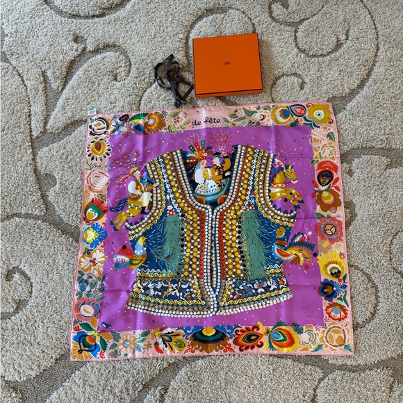 NIB Hermes Costume de Fete Scarf 90 Collectable and Rare - Picture 1 of 7